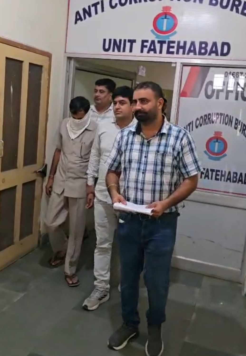 The SI accused of taking a bribe was sent to Sirsa jail, lawyer argues there's a risk to his life in Hisar jail, while being an investigating officer he had sent many accused to jail
