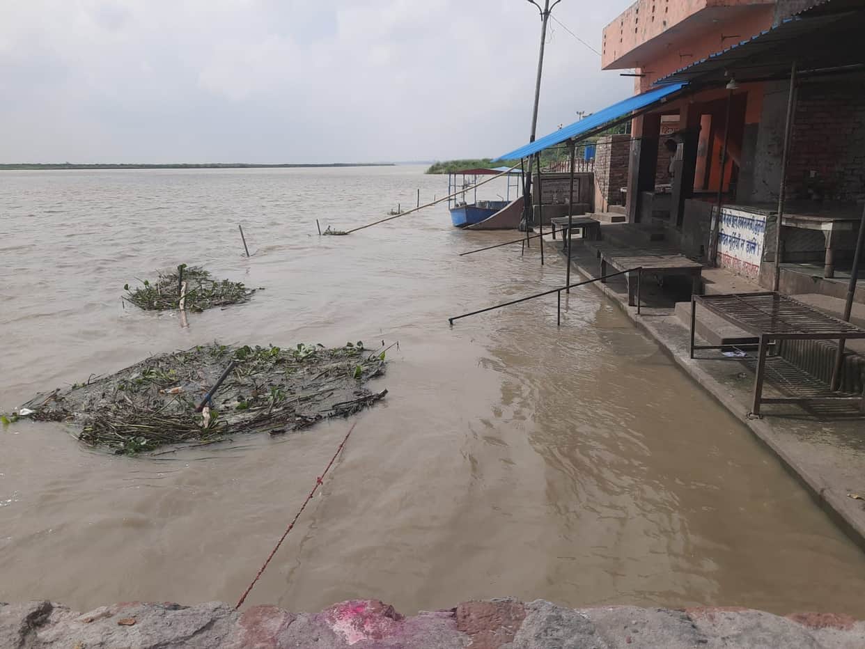 Rapid rise in Ganga's water level; 145,276 cusecs of water released from Bijnor Barrage.