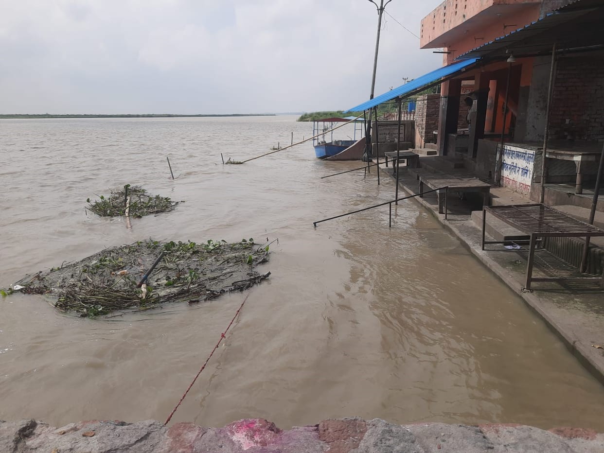 Rapid rise in Ganga's water level; 145,276 cusecs of water released from Bijnor Barrage.