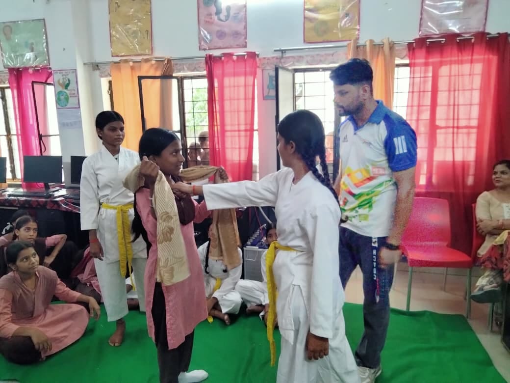 Ankit becomes Prime Minister, Roli Education Minister.