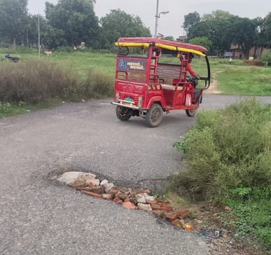 Waterlogging on the way to Baba Tedhnath Dham