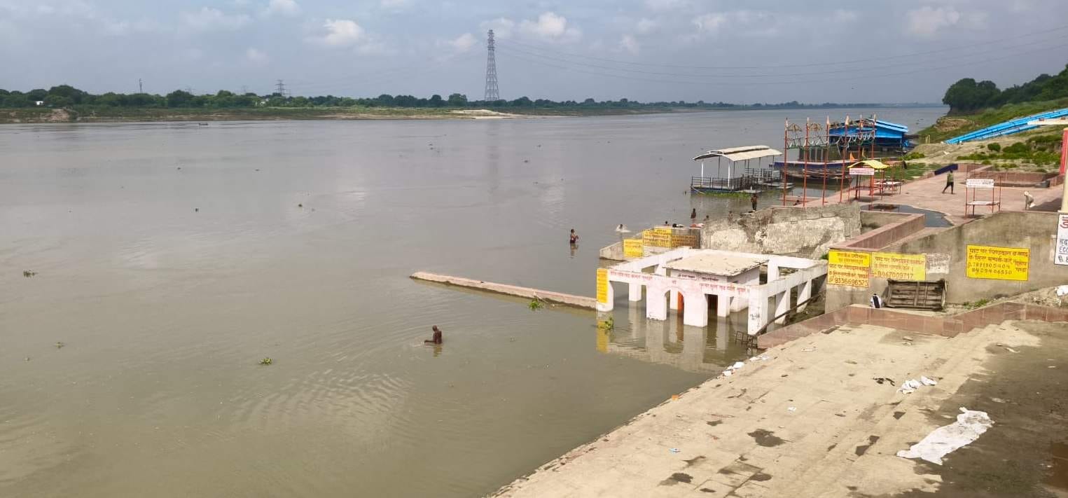 बलुआ में बढ़ने लगा गंगा का जलस्तर। संवाद