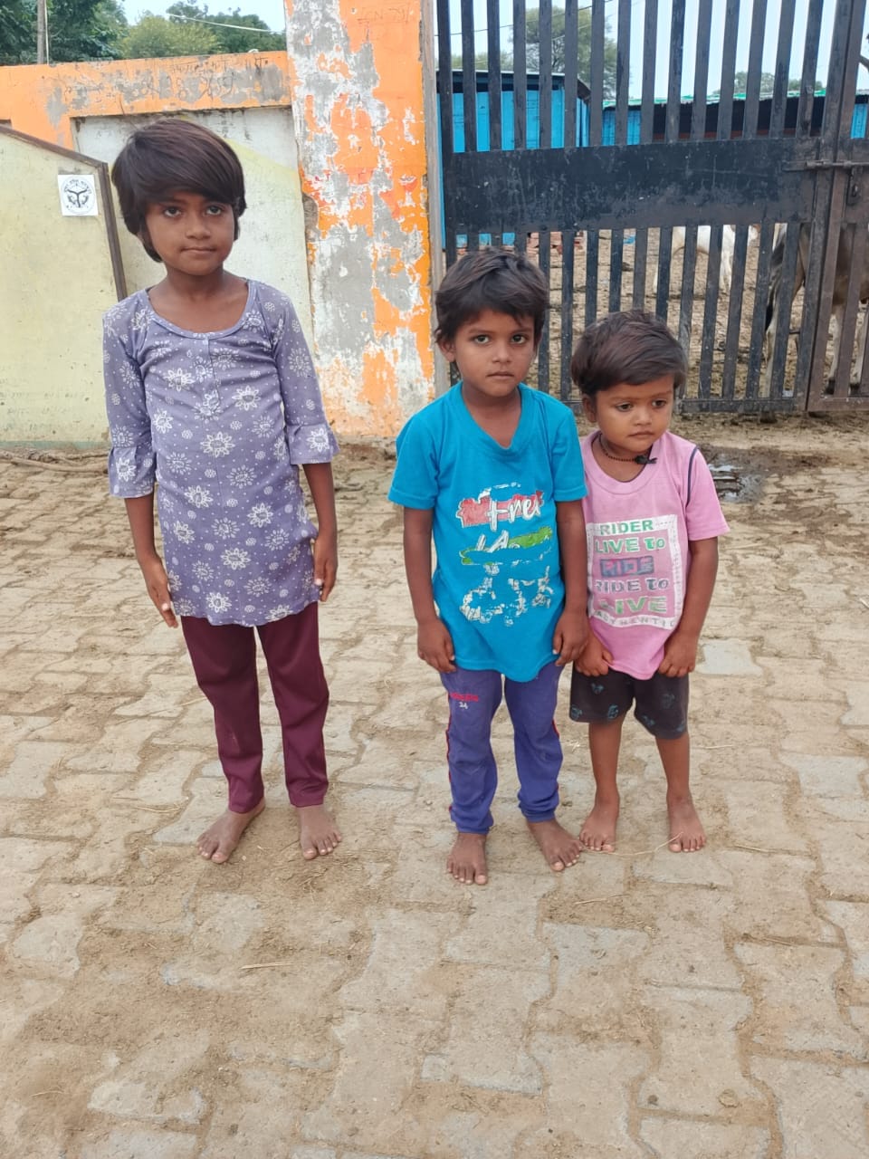 फोटो - 22 अस्पताल से छुट्टी होने के बाद घर पहुंचे बच्चे। संवाद