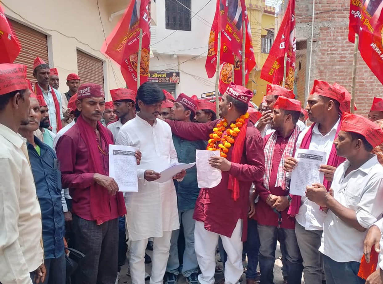 The Nishad community should be granted Scheduled Caste certificates.