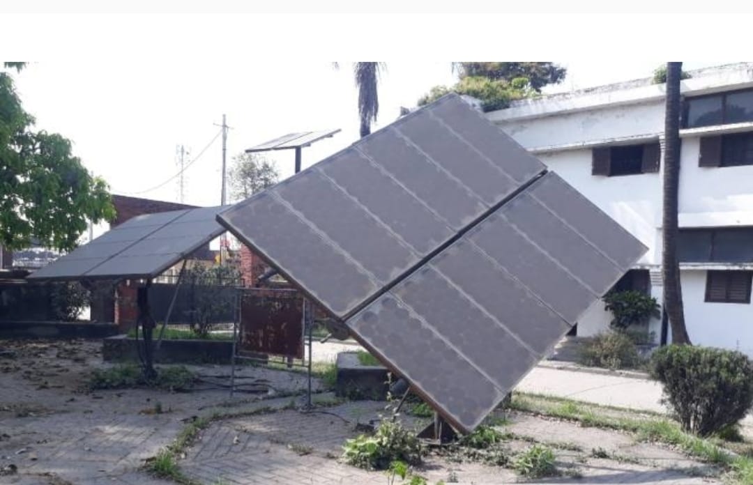 घोसी के सरायसादी स्थित सोलर प्लांट। संवाद