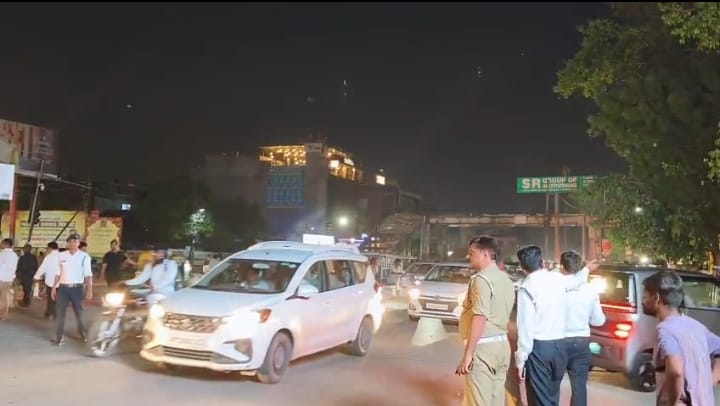 Traffic flow remained smooth amidst diversions at the Engineering College intersection.