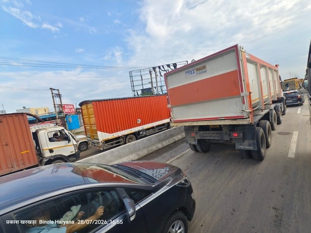 Massive traffic jam at Bilaspur on the Delhi-Jaipur Highway.
