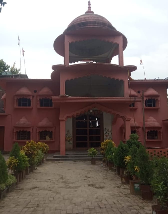 जयप्रकाशनगर क्षेत्र के नरहरिपुरी स्थित प्राचीन श्री नरहरि धाम मठ।संवाद