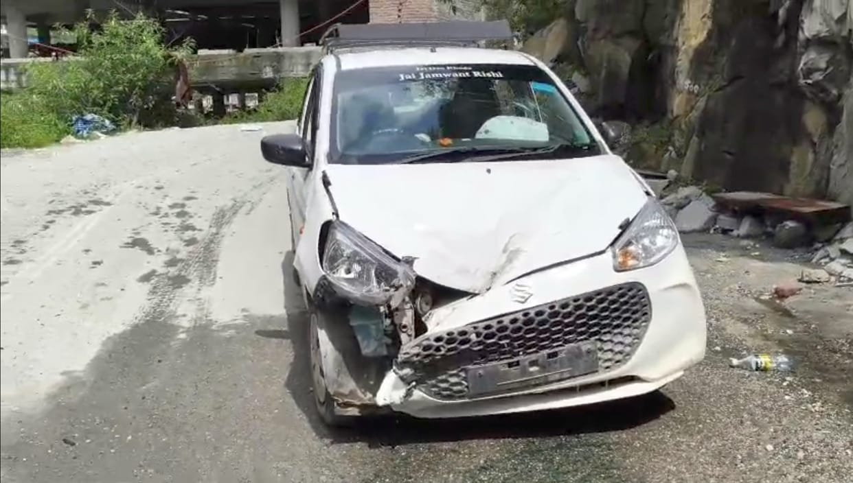 Havoc caused by debris in Manikaran; tourist's vehicle missing, taxi damaged.