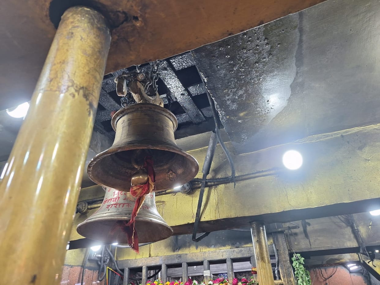 Leakage in the sanctum sanctorum; water dripping on devotees of Goddess Vindhyavasini.