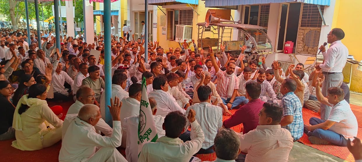 Electricity employees' protest at the circle level