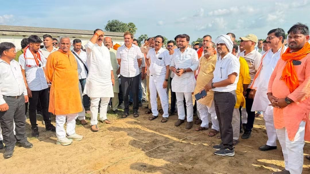 मुख्यमंत्री के संभावित कार्यक्रम को लेकर मंडी समिति यूसुफपुर में कार्यक्रम स्थल का जायजा लेते भ