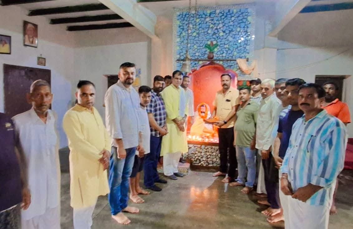 BJP honored the temple priest