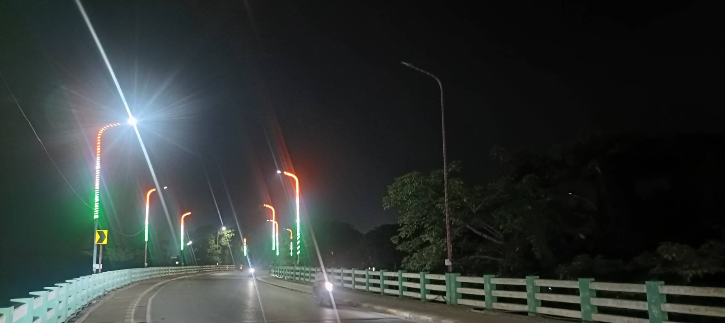 नगर के भीटी ओवरब्रिज पर ख़राब स्ट्रीट लाइट