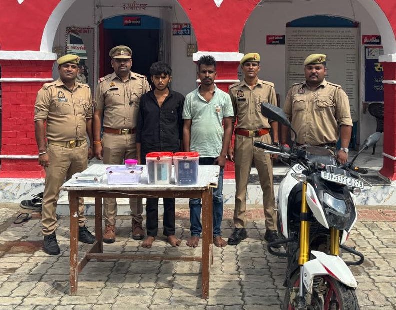 Two accused arrested for selling stolen mobile phones
