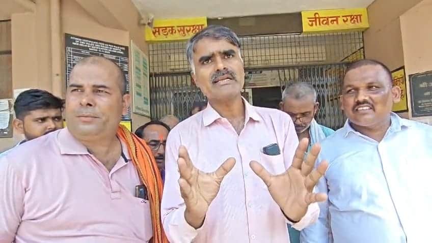 Auto-loader drivers staged a protest at the RTO office