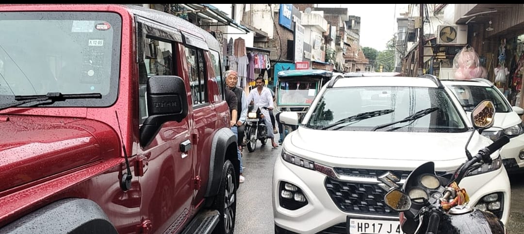 wrong parking making problem in ponta sahib