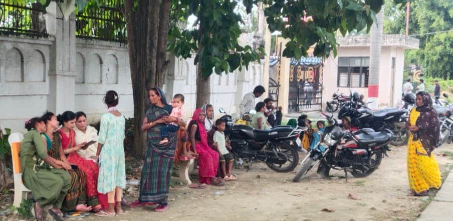 रोते बिलखते परिजन