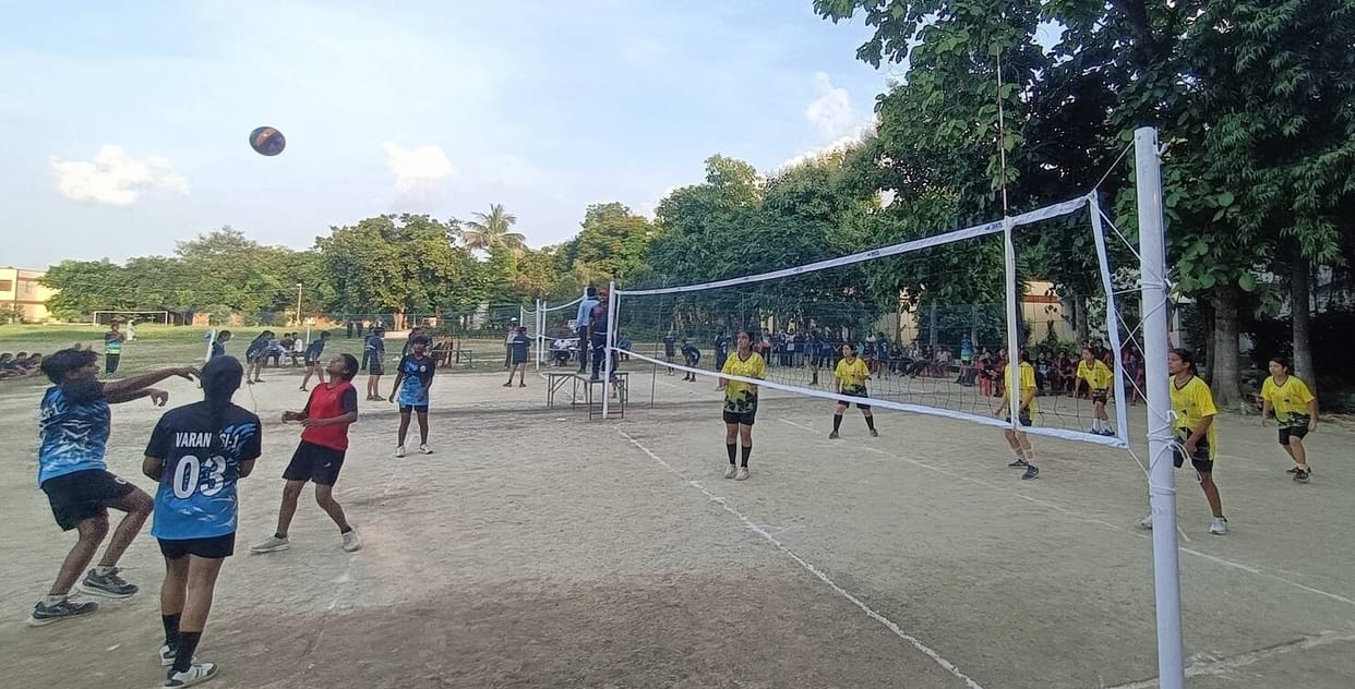 In the girls' volleyball competition, Haridwar-A's team won in the semifinals