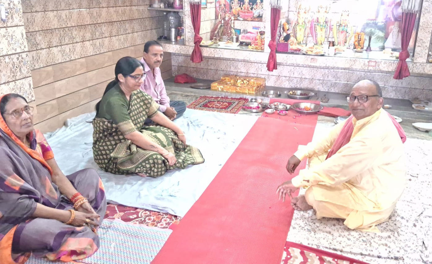 संकट मोचन बालाजी दरबार में आयोजित कार्यक्रम में हिस्सा लेती पूर्व सांसद संघमित्रा मौर्य। संवाद