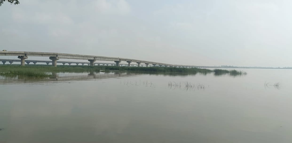 Saryu's water level drops by three centimeters; administration continues monitoring.