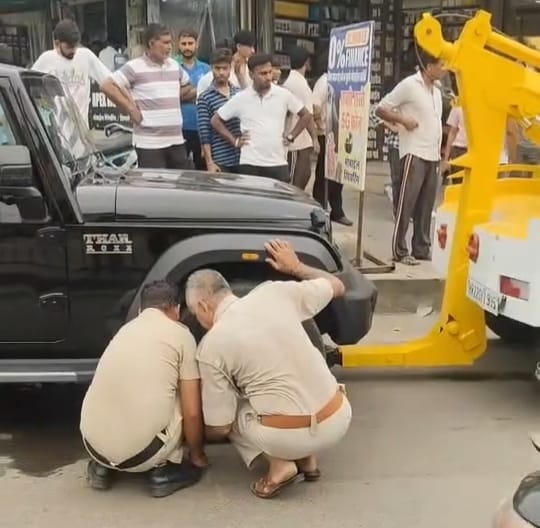 Rules apply only to the common people, questions on police vehicle parking