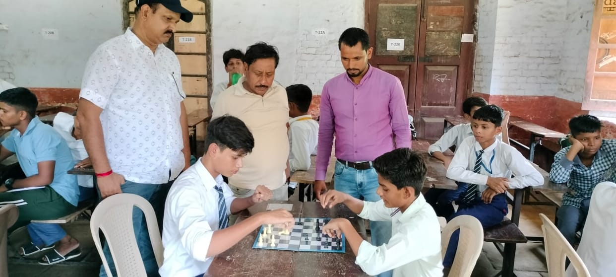 Talent shines on the chessboard; winners selected for the divisional level.