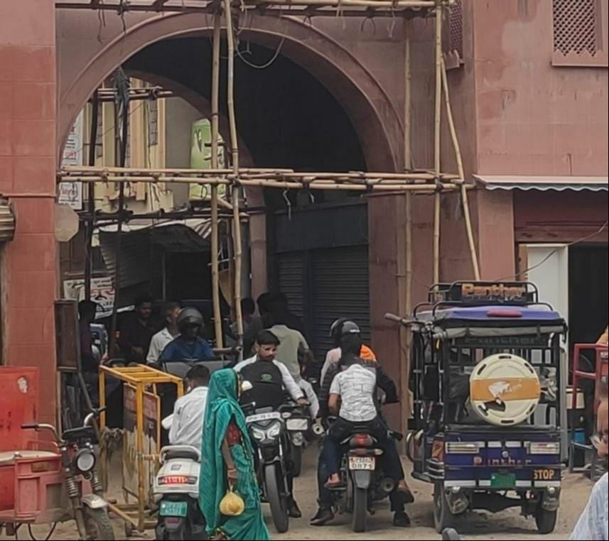 FIR registered against four for illegal occupation of shops.