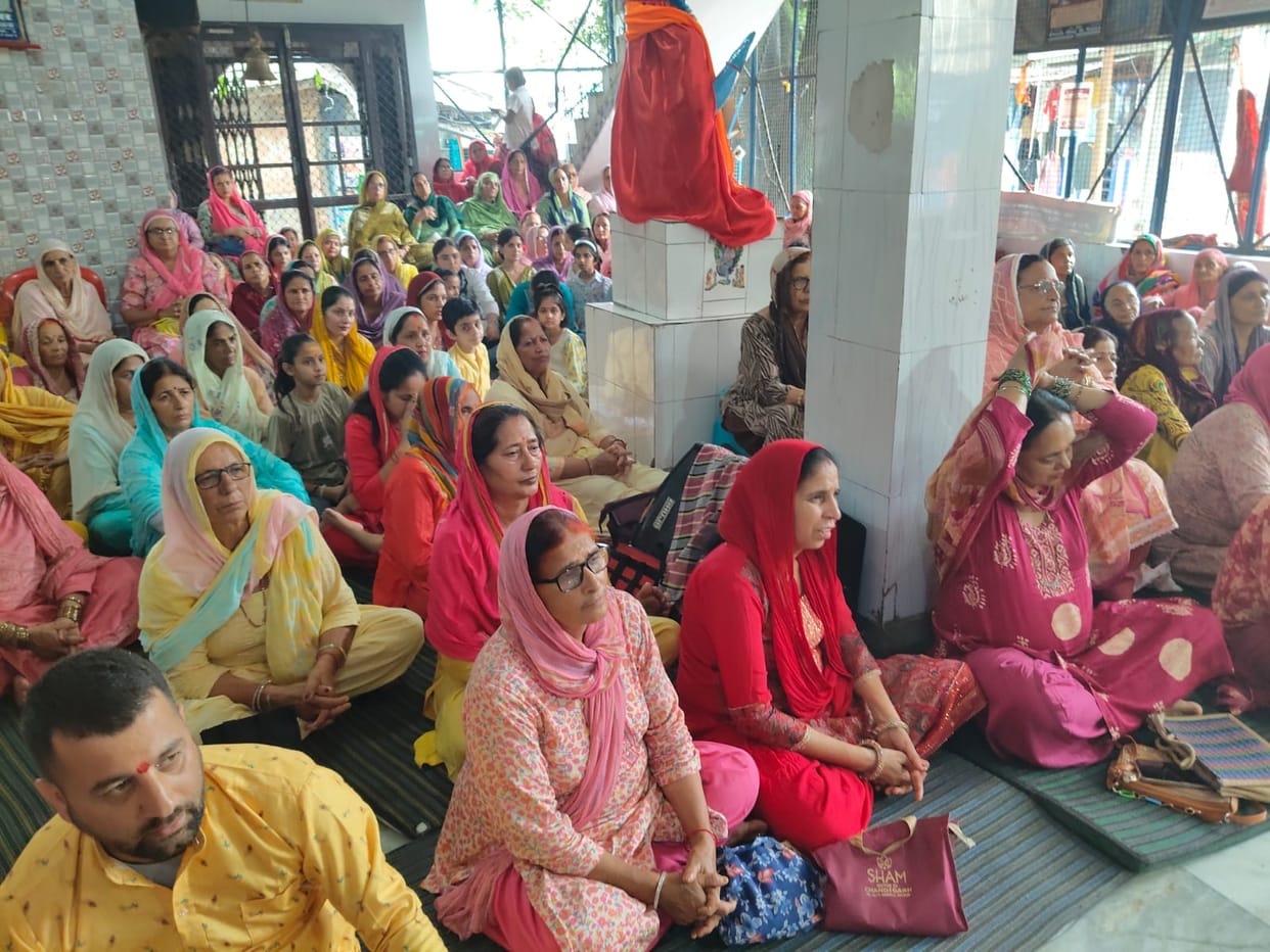 The devotees were told about the significance of the origin of Tulsi.