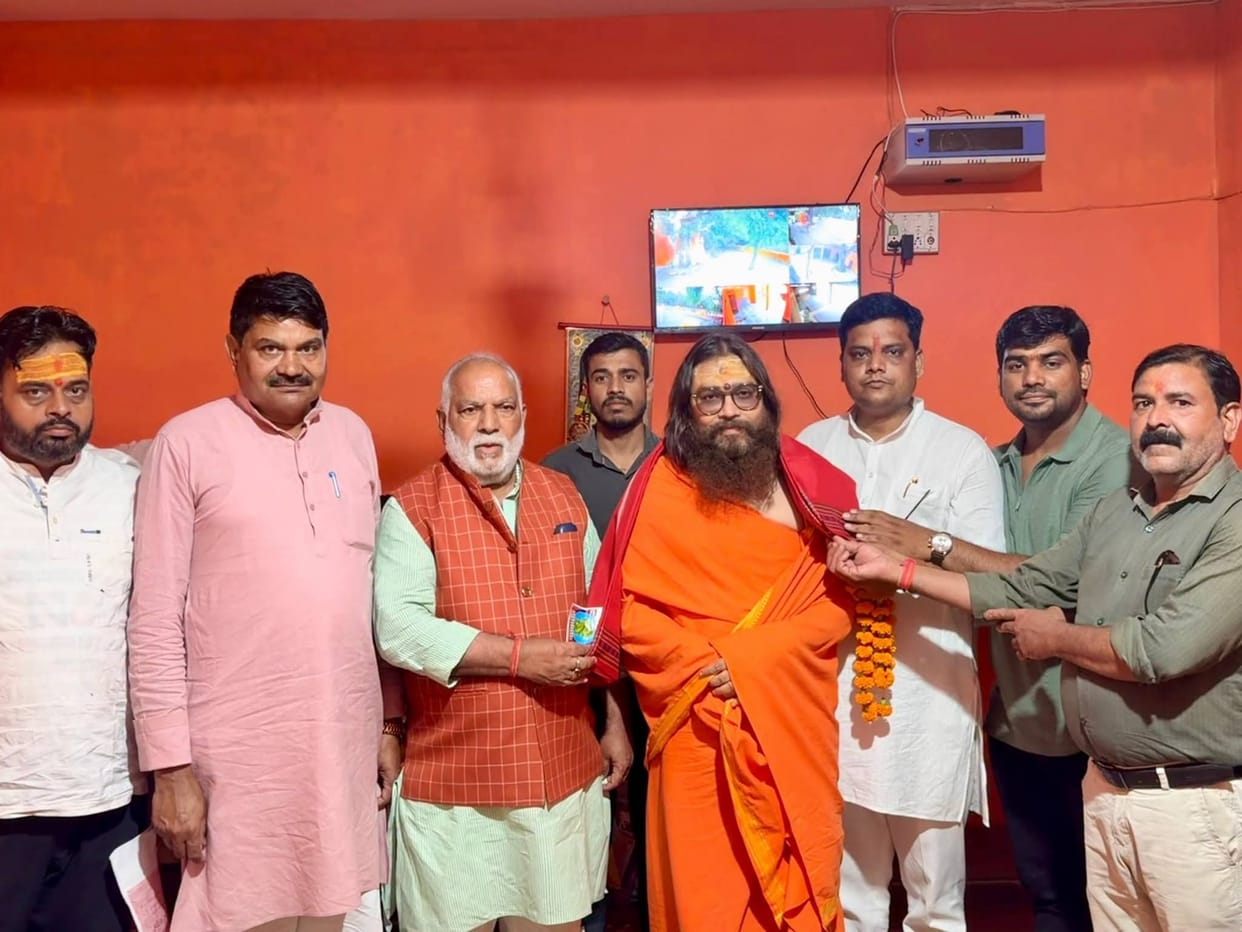 BJP leaders sought the blessings of saints on Guru Purnima.