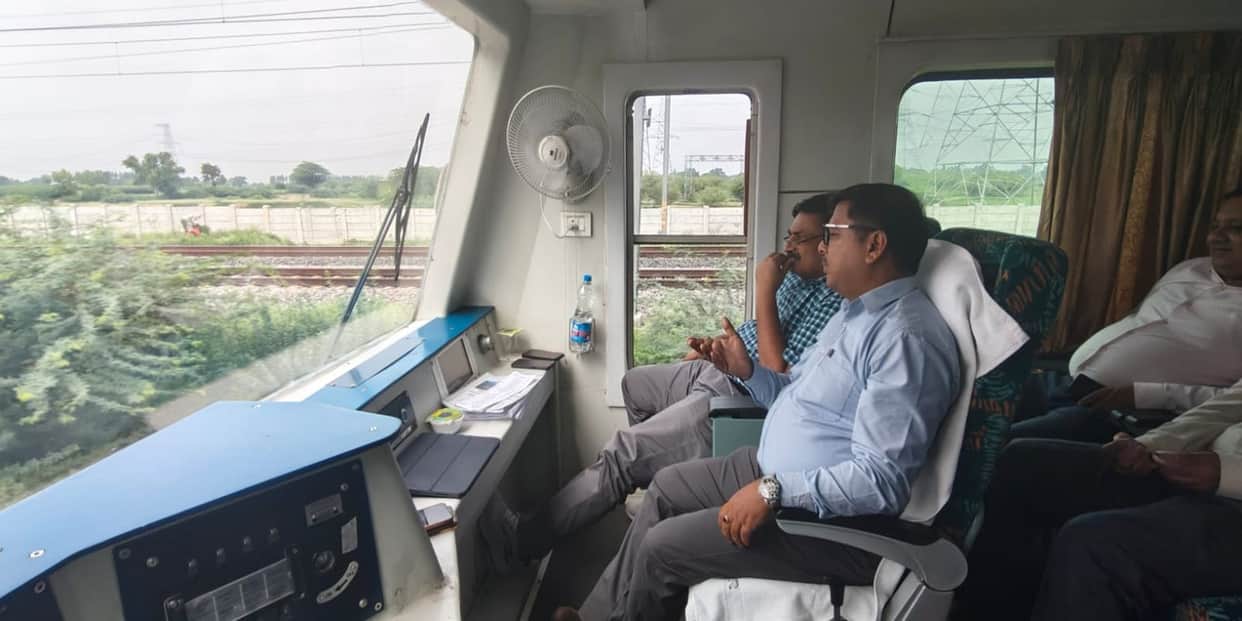 The Railway General Manager conducted a window inspection of the Tundla-Harduaganj rail section.