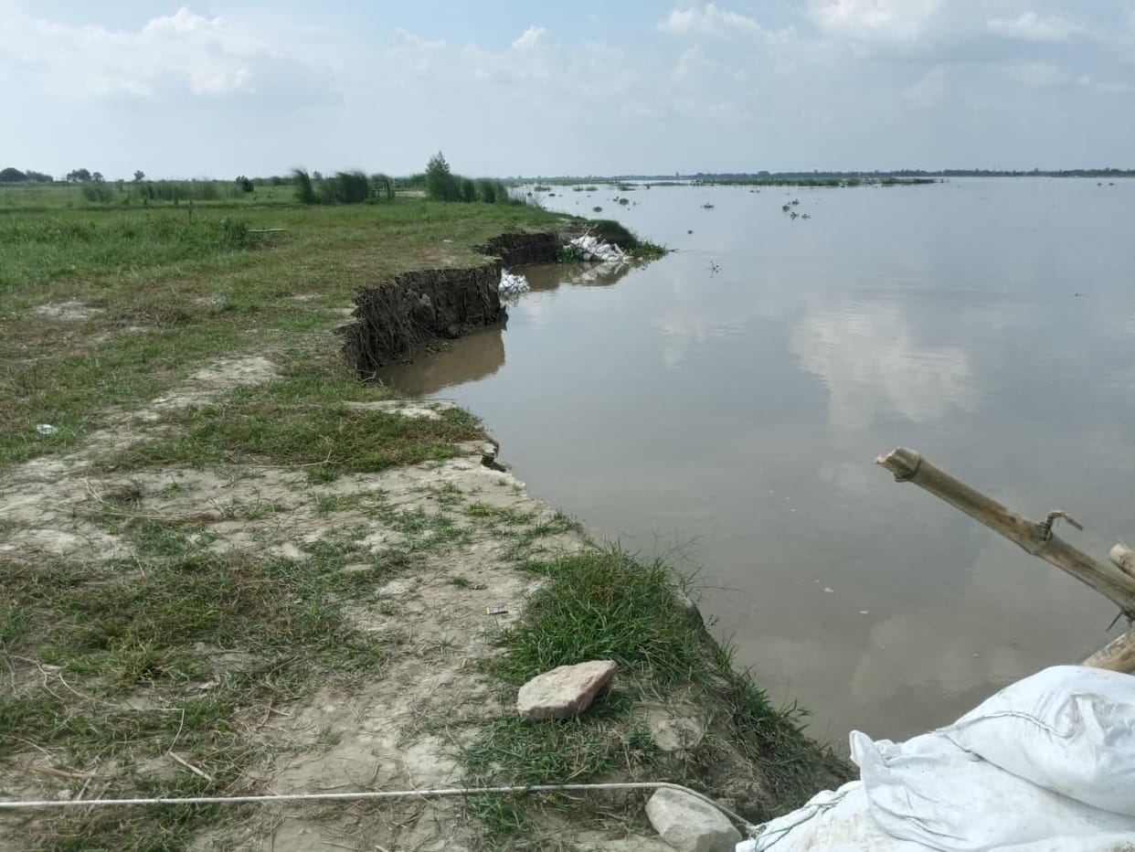 In Badarhua, the water level dropped by 11 cm, while in Dighiya, it rose by 1 cm