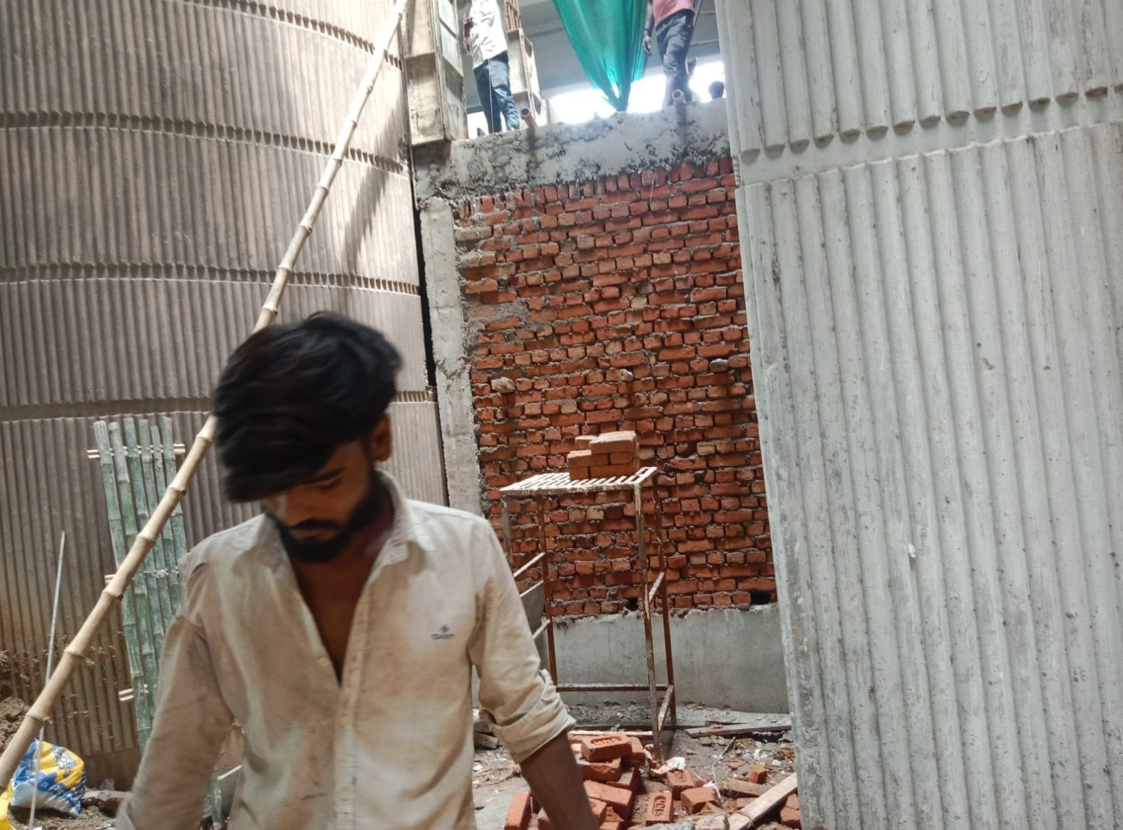 . विकास भवन में लिफ्ट लगाने के लिए निर्माणाधीन ढांचा। संवाद