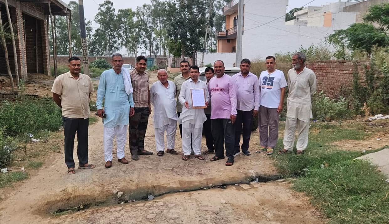 No sewer line or paved road in New Jawahar Colony, anger among residents