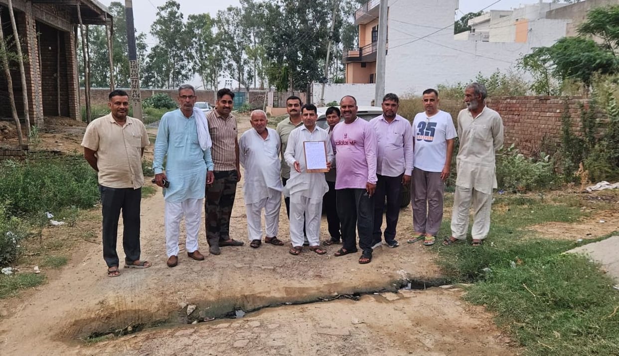 No sewer line or paved road in New Jawahar Colony, anger among residents