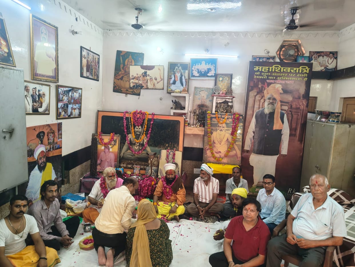 Mahant Manmohan Das performed puja at Kailash Temple