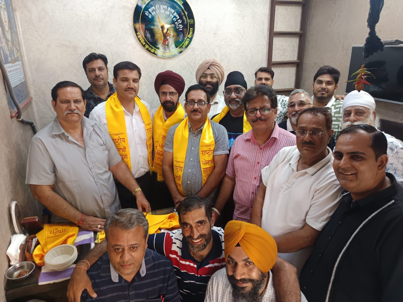 अंबाला छावनी में आयोजित बैठक में मौजूद राष्ट्रीय पंजाबी महासभा के नवनियुक्त पदाधिकारी। प्रवक्त