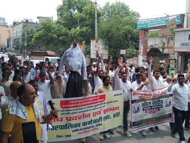 Protest by electricity workers and engineers