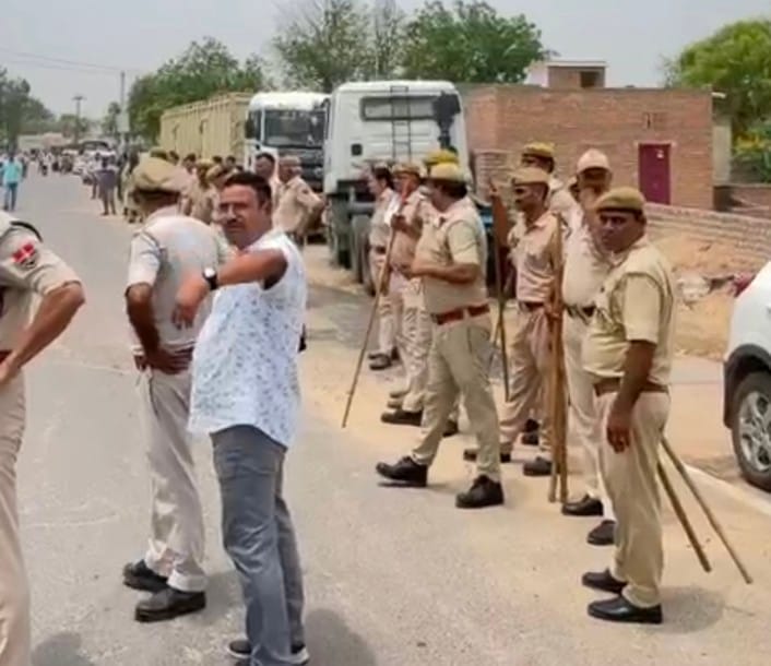 प्रशासन का बुलडोजर