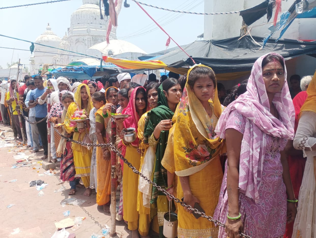 A unique confluence of the Guru-disciple tradition was seen on the full moon day.