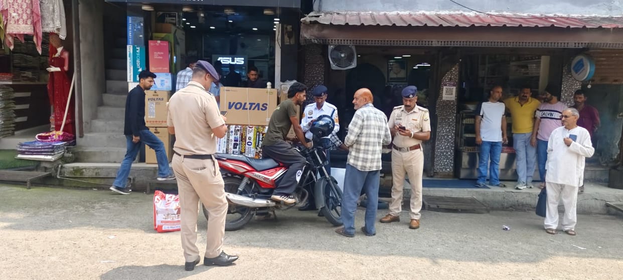 Police crack down on haphazard parking in Barsar; challans issued to 11 vehicles.