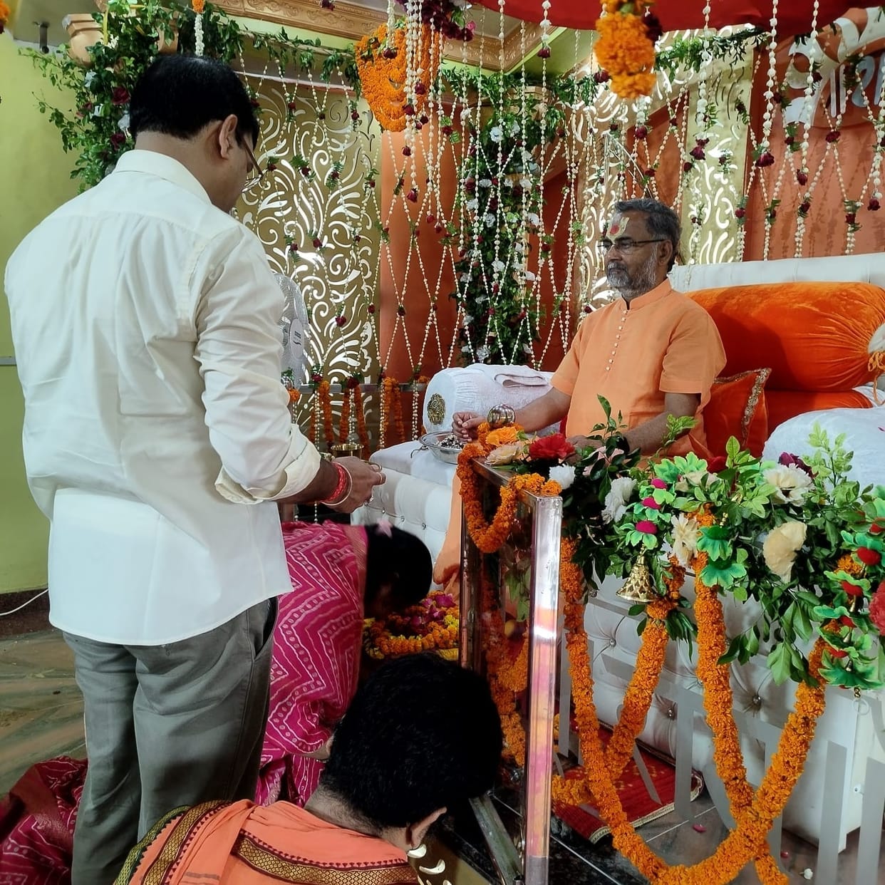 A spirit of benevolence and love for all is the foundation of life: Swami Chidanand
