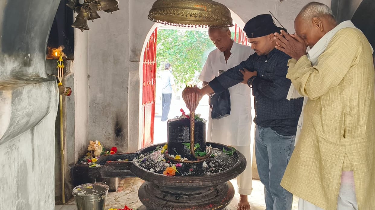 Huge crowds of devotees thronged the Shiva temples.