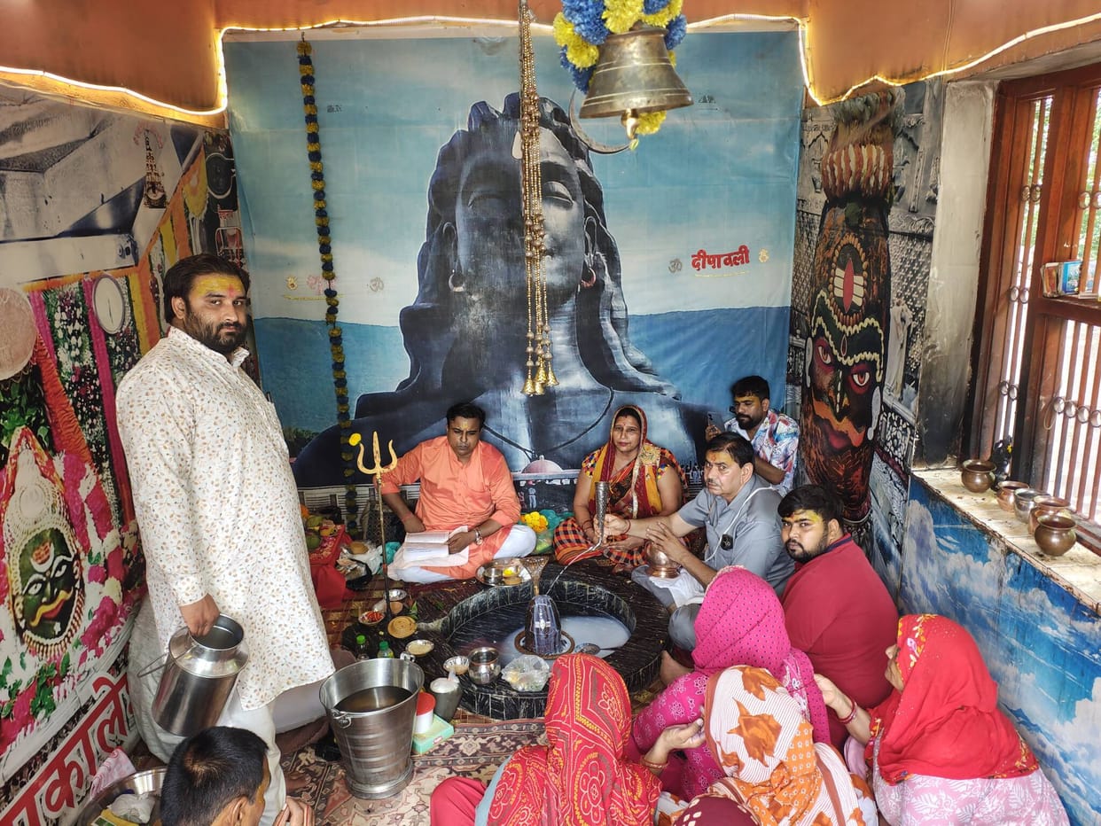 Rudrabhishek of the Lord was performed on Guru Purnima.