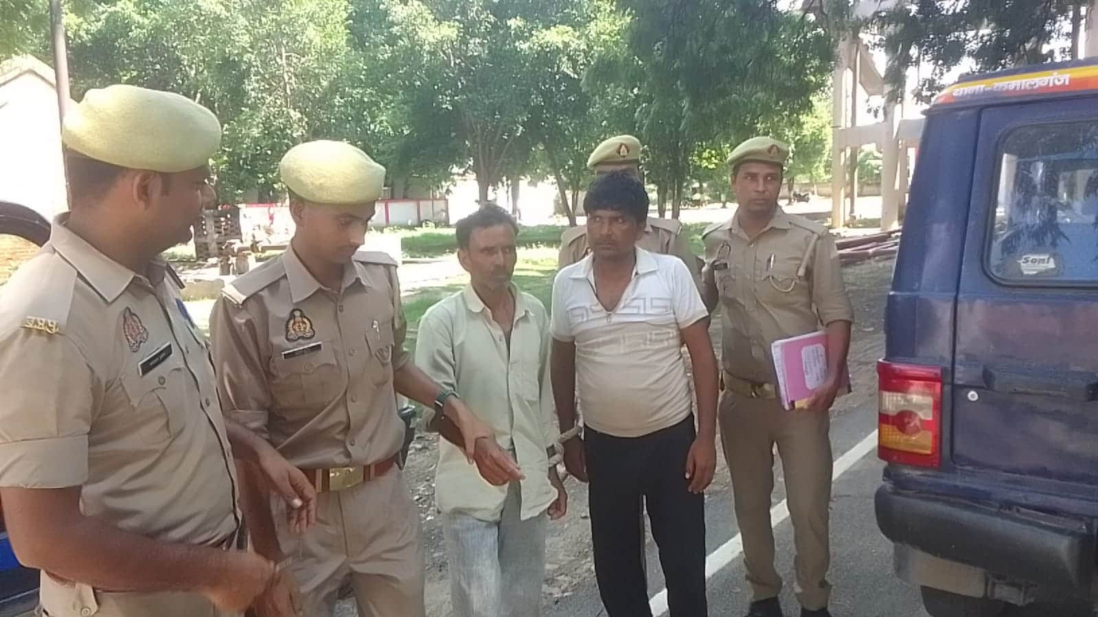 फोटो-30 पुलिस गिरफ्त में झोलाछाप के हत्यारोपी। स्रोत: जागरूक पाठक
