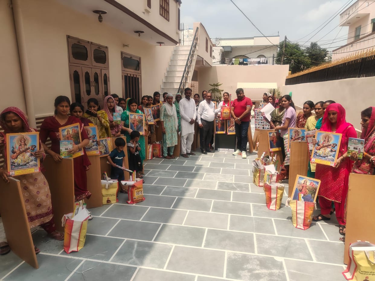 Teaching materials distributed to teachers of single-teacher schools.