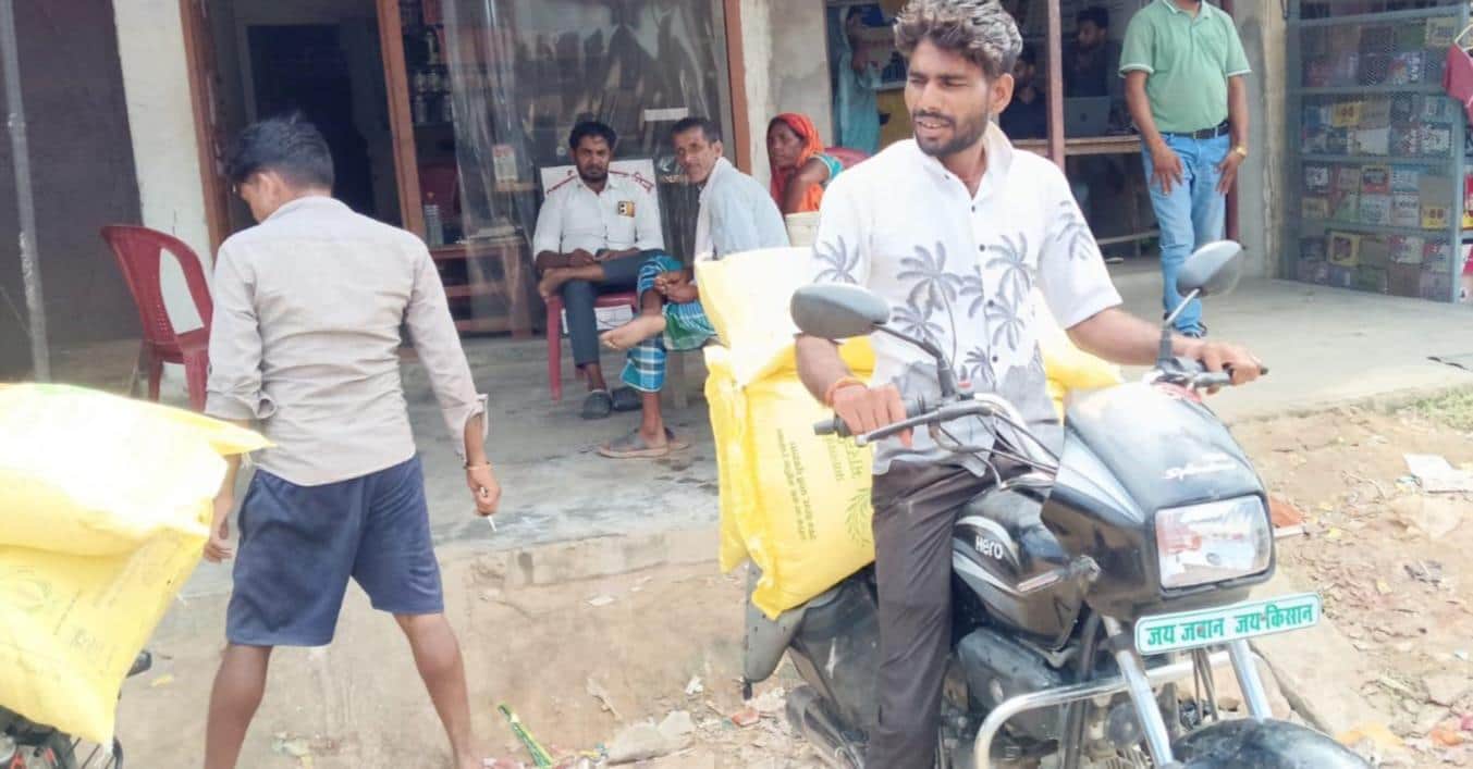 गिरंट क्षेत्र में अधिक दाम पर बेंची जा रही खाद।
