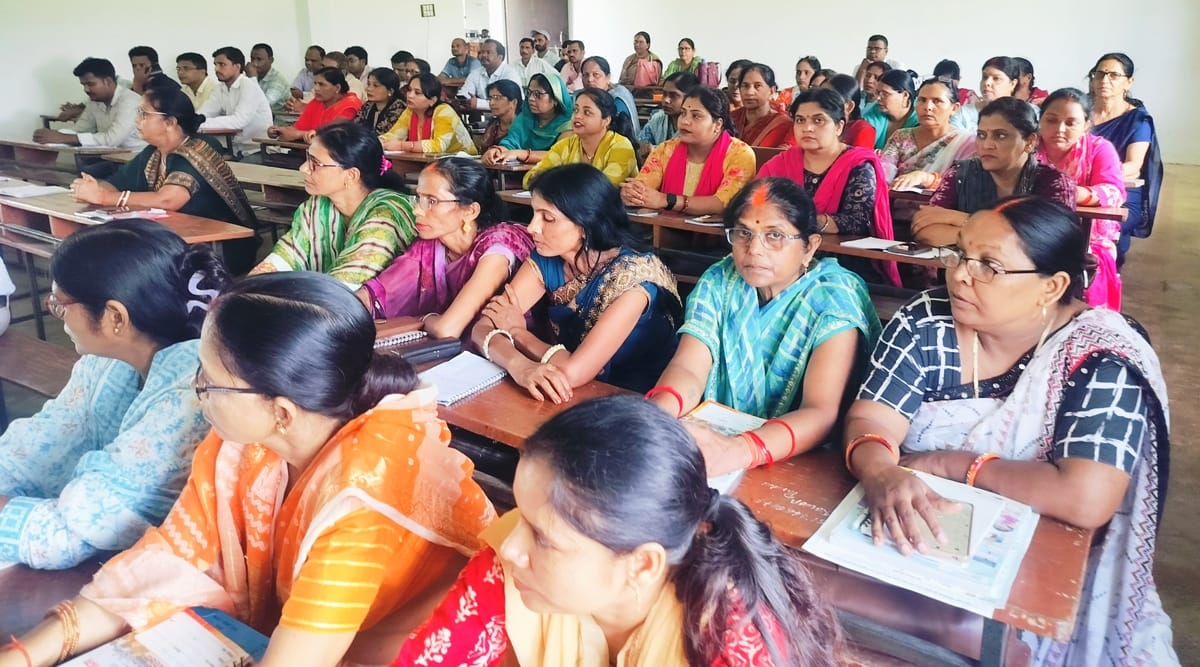 Four batches of FLN training completed; 200 teachers and Shiksha Mitras trained.