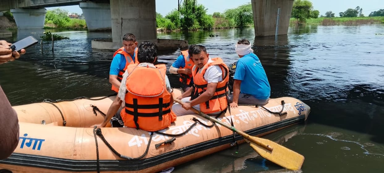 Search for the daughter remains inconclusive even on the third day; every inch of a 10-km stretch was scoured.