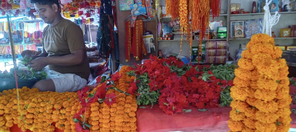 The flower market has been decked out.